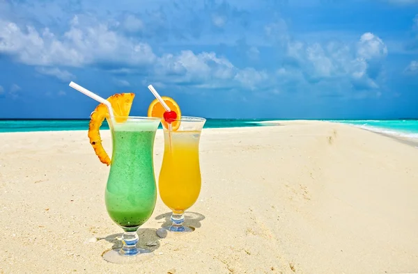 Couple on a beach — Stock Photo, Image