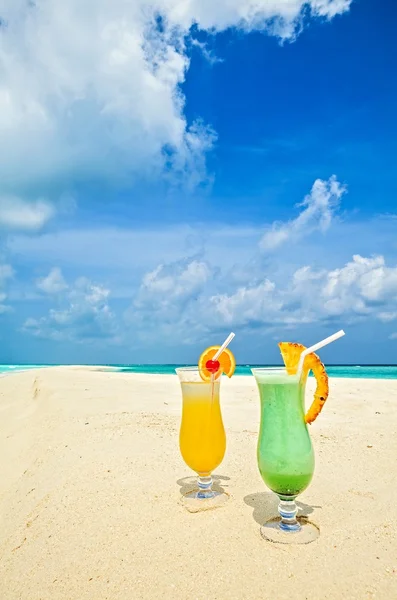 Couple on a beach — Stock Photo, Image