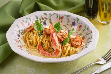 Spaghetti sauce with prawns and tomatoes with basil