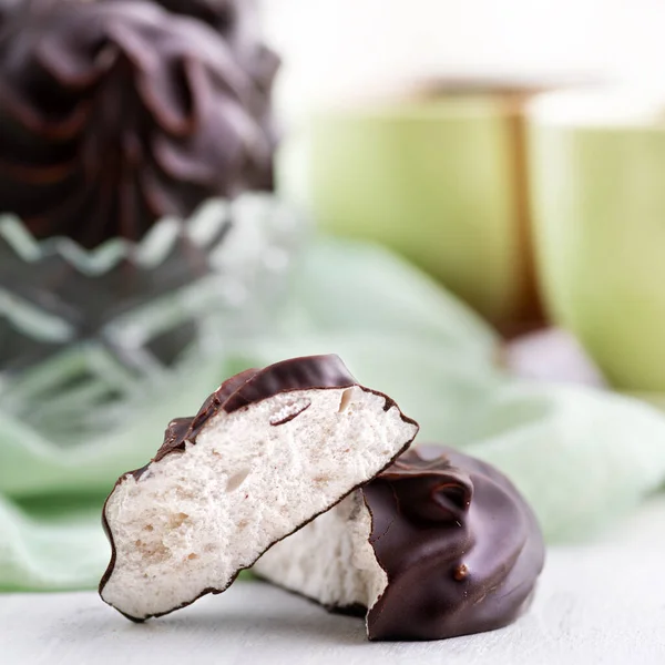 White Marshmallow Chocolate Mint Leafon Wooden Table Still Life Selective — Stock Photo, Image