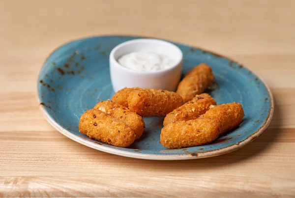 Deliciosos Paus Queijo Mussarela Empanados Com Molho Marinara Espaço Para — Fotografia de Stock