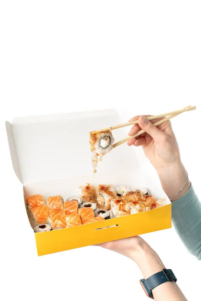 Sushi Concetto Consegna Ragazza Che Tiene Set Sushi Contenitore Carta — Foto Stock