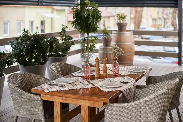 Tavola Servita Caffè Terrazza Estiva Tempo Colazione Pranzo Attesa Gli — Foto Stock