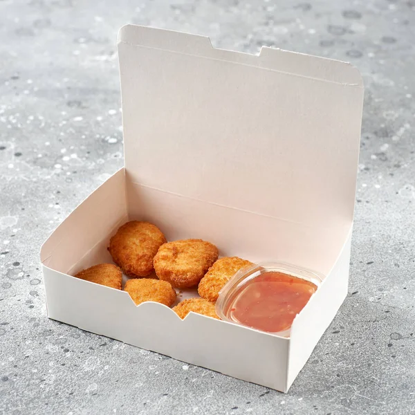 Food Delivery Takeaway Food Paper Containers Hot Chicken Nuggets Menu — Fotografia de Stock