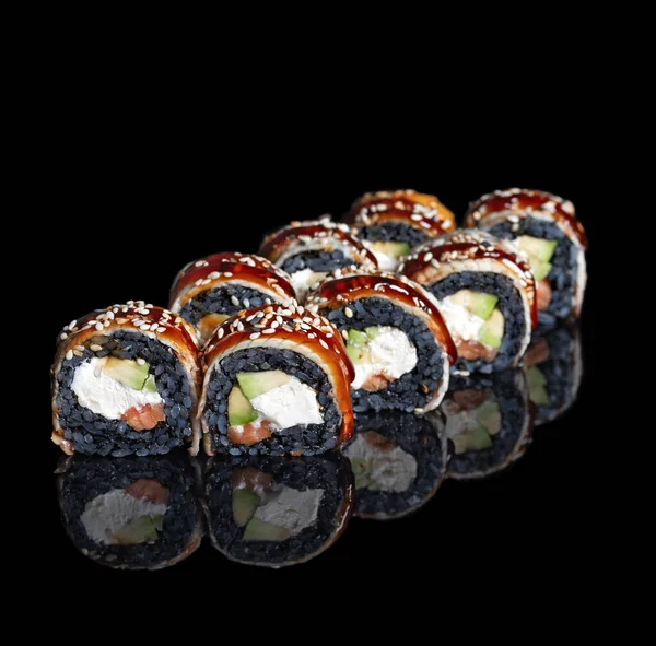 Zwarte Draak Sushi Broodje Sushi Rolls Met Zwarte Rijst Zalm — Stockfoto