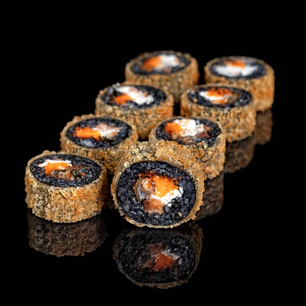 Ιαπωνικό Hot Sushi Roll Tempura Απομονώνονται Μαύρο Φόντο Ασιατικά Ρολά — Φωτογραφία Αρχείου