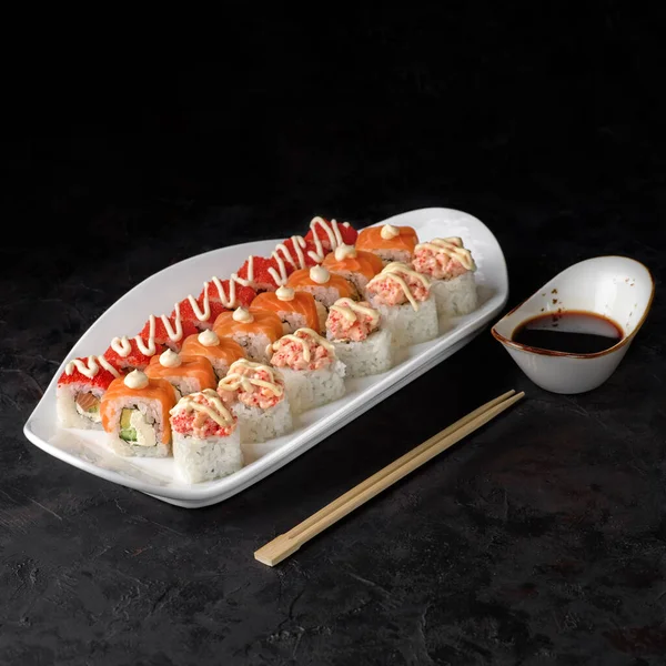 Set Sushi Syake Rolls Philadelphia Rolls Horno Con Salmón California —  Fotos de Stock