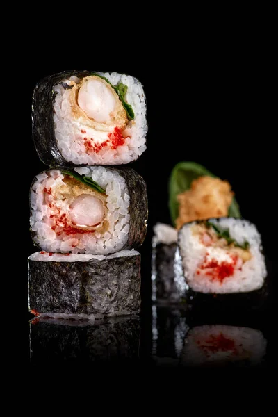 Roll Futo Maki Μαύρο Φόντο Μενού Σούσι Ιαπωνικό Φαγητό — Φωτογραφία Αρχείου