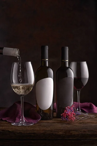 Bouteilles Verres Avec Vin Sur Table Concept Culture Consommation Vin — Photo