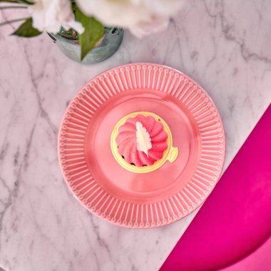 Limonlu ahududu limonu ve ahududulu krema.