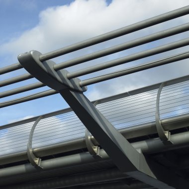 Köprü korkuluk yürüyüş