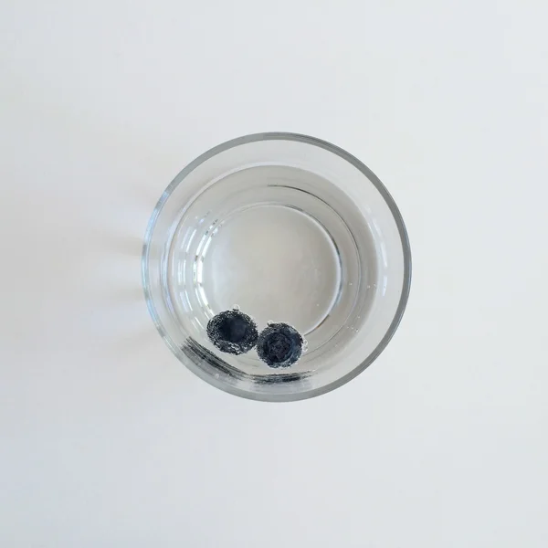 Mirtilos em um copo — Fotografia de Stock