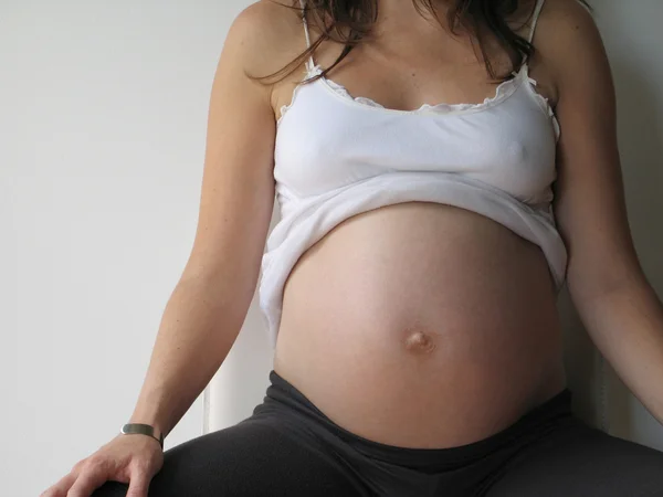 Fiatal terhes nő — Stock Fotó