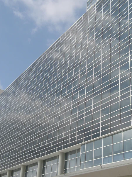 Edificio de ventanas modernas — Foto de Stock