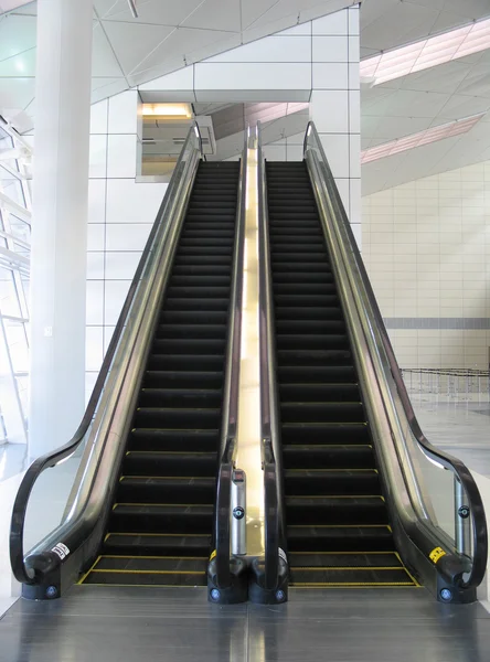 现代自动扶梯 — 图库照片