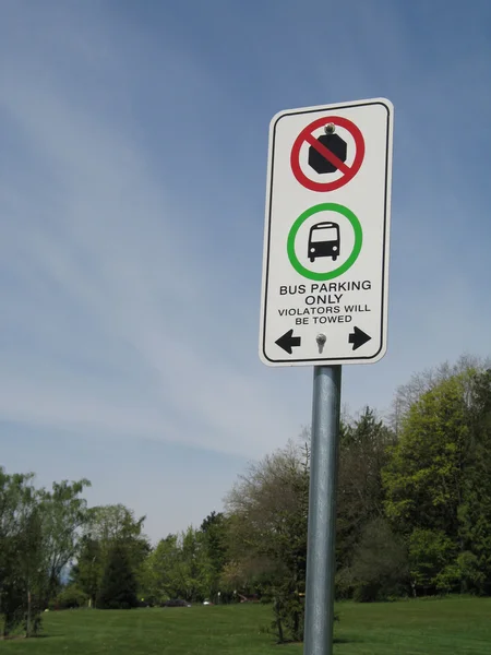 Znamení autobus parkování — Stock fotografie