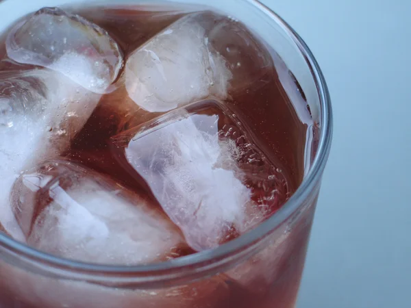 Bebida do Copo Enchida com Gelo — Fotografia de Stock