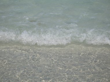 Smal köpüklü dalga