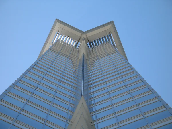 Sky Scraper With Mirrored Appearance — Stock Photo, Image