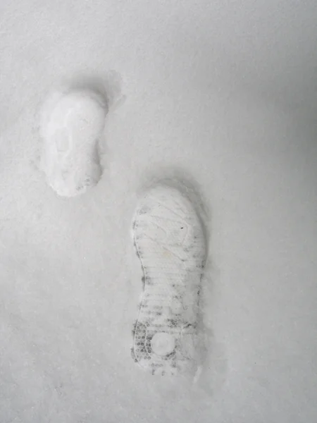 Odciski stóp na śniegu — Zdjęcie stockowe