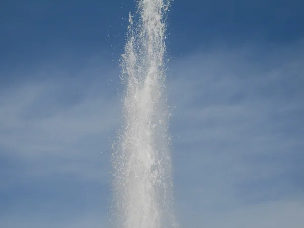 Parte superior del géiser de agua — Foto de Stock