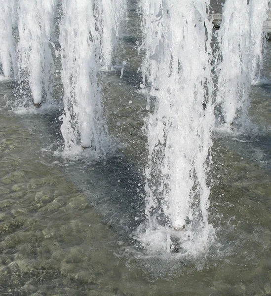 Dysze fontanny wybuchają — Zdjęcie stockowe