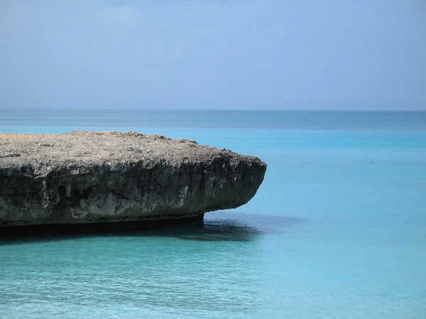 Bordo della scogliera rocciosa oceano — Foto Stock