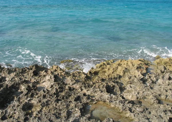Okraji útesu Rocky oceánu — Stock fotografie