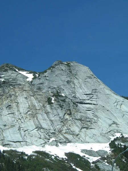 Kar dağ şapkalı — Stok fotoğraf