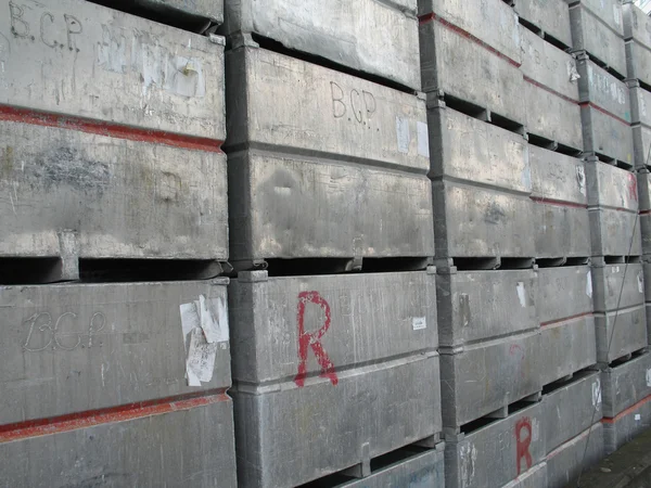 Skládaný kovových kontejnerů — Stock fotografie
