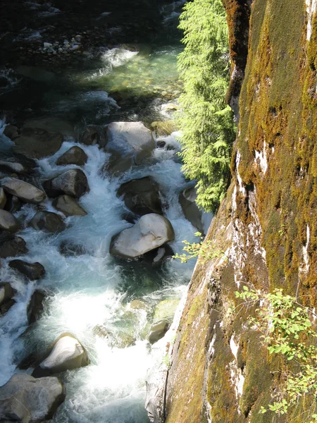 Acqua del fiume Rushing — Foto Stock