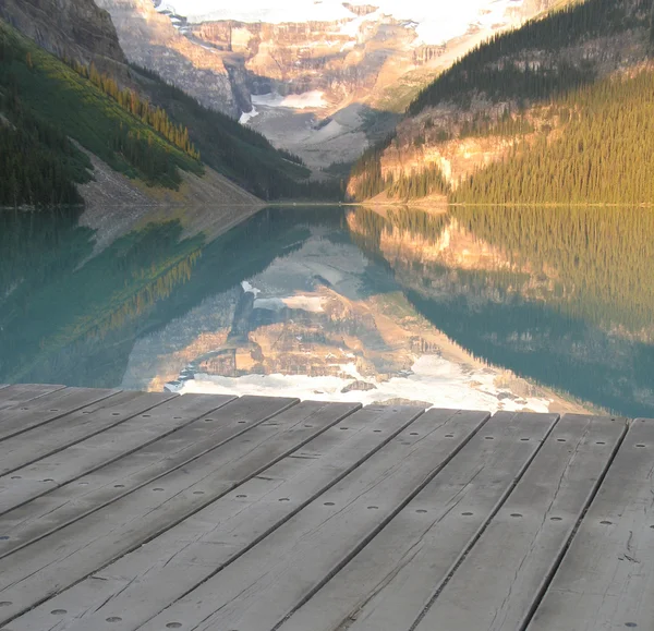 Quai au bord du lac — Photo