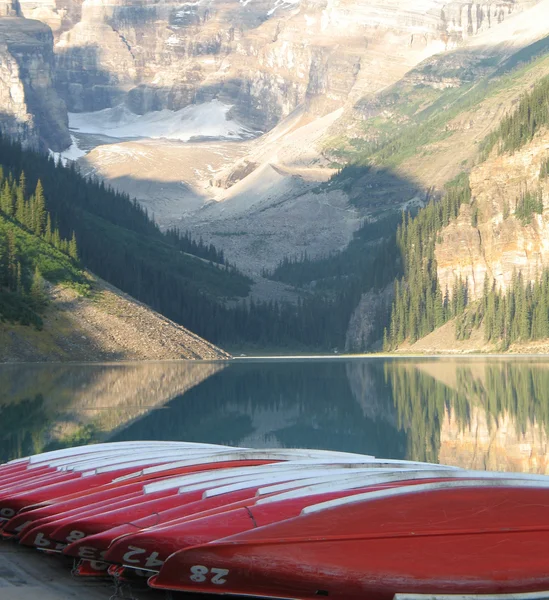 Canoe del Lago Rosso — Foto Stock