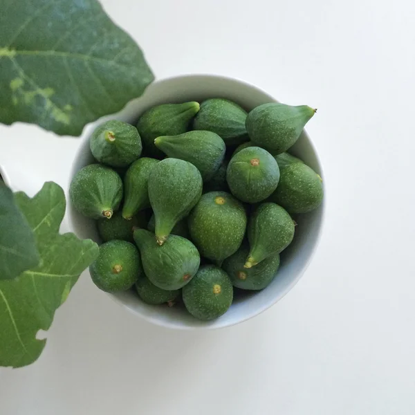 Schüssel mit Feigen — Stockfoto