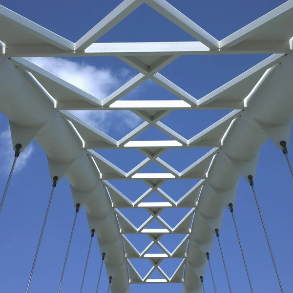 Moderne weiße Brücke — Stockfoto