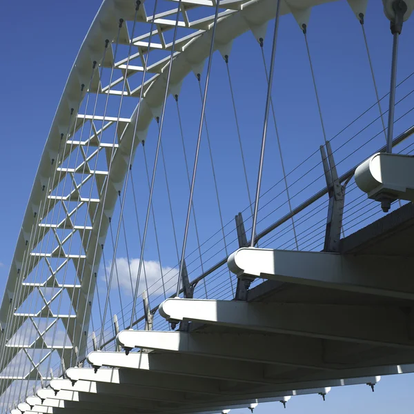 Современный белый мост — стоковое фото