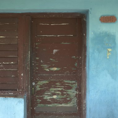 eski kahverengi kapı
