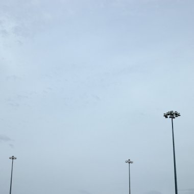 Uzun sokak ışıkları