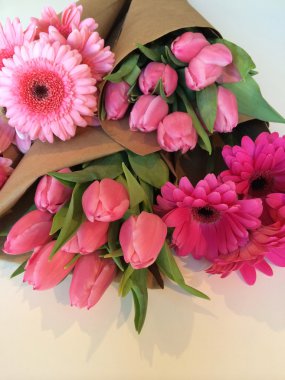 Kaydırılan çiçek buketleri