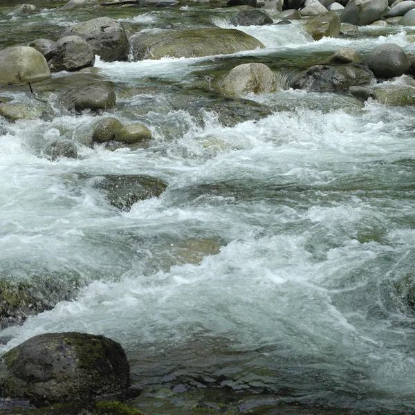 Agua corriente del río — Foto de Stock