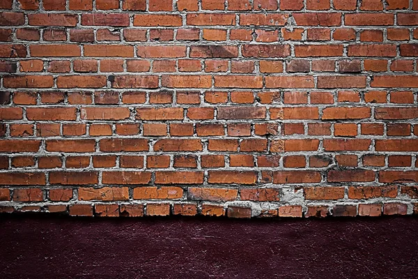 Grunge kırmızı tuğla ve gri beton arka plan. Boyalı tabanlı eski tuğla duvar.