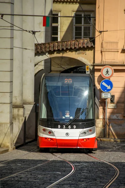 Praga República Checa Agosto 2018 Moderno Tranvía Eléctrico Que Pasa — Foto de Stock