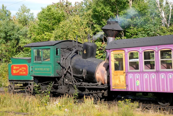 新罕布什尔州华盛顿柯格山铁路 2008年9月 装有客车的蒸汽机 Moosilaukee — 图库照片