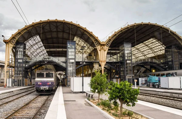 Nizza Frankreich Januar 2018 Weitwinkelaufnahme Des Bahnhofs Mit Einer Bahnsteig — Stockfoto