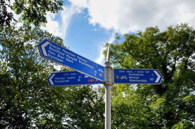 Merthyr Tydfil, Galler - Ekim 2017: Şekerleme Yolu üzerindeki imza noktası, BBecon 'dan Cardiff' e kadar uzanan bir bisiklet yolu.