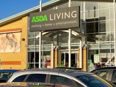 Llantrisant, Wales - Aralık 2020: Asda 'nın bir şubesinin girişinin ön tarafı.