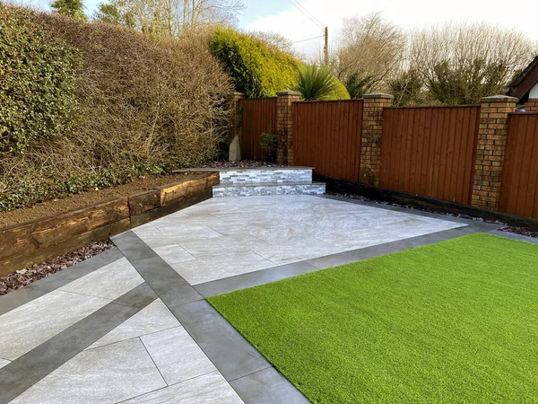 Cardiff Wales August 2020 Landscaped Garden Artifical Lawn Ceramic Paving — Stock Photo, Image