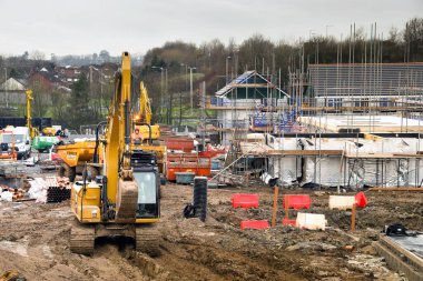 Bridgend, Galler - Aralık 2017: Mekanik kazıcı yeni bir konut geliştirme üzerinde çalışıyor