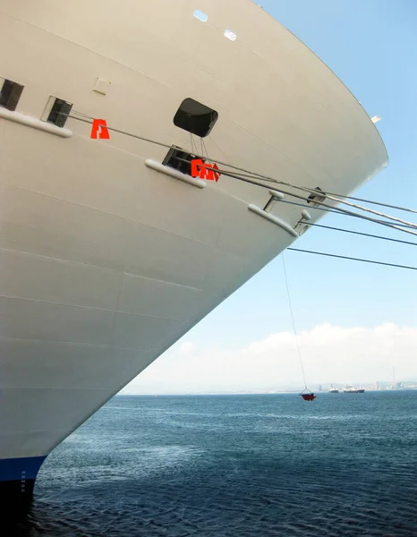 Gibraltar Europa September 2011 Boeg Van Een Cruiseschip Met Ankertouwen — Stockfoto