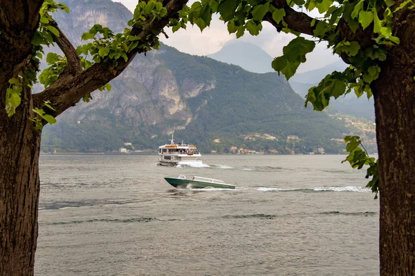 Оке Комо Италия Июнь 2019 Года Лодки Озере Комо Видом — стоковое фото